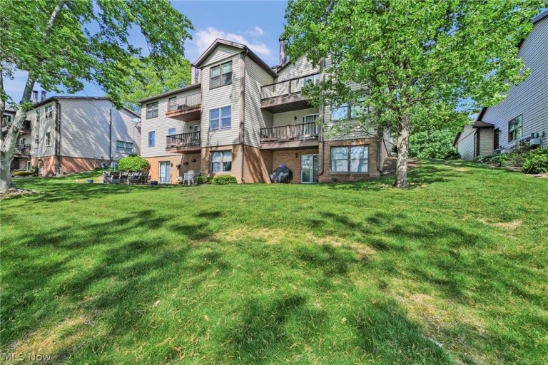 1819 Harbour Circle, Canton, OH - Photo 8