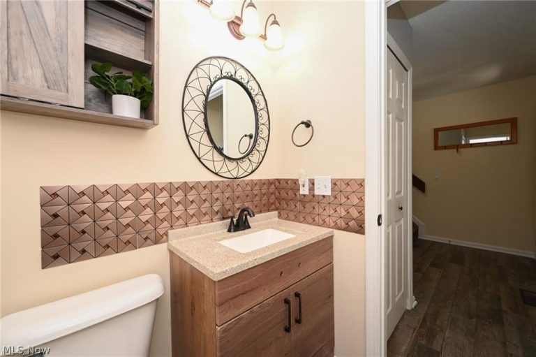 655 Almas Court, Brunswick, OH - Photo 8