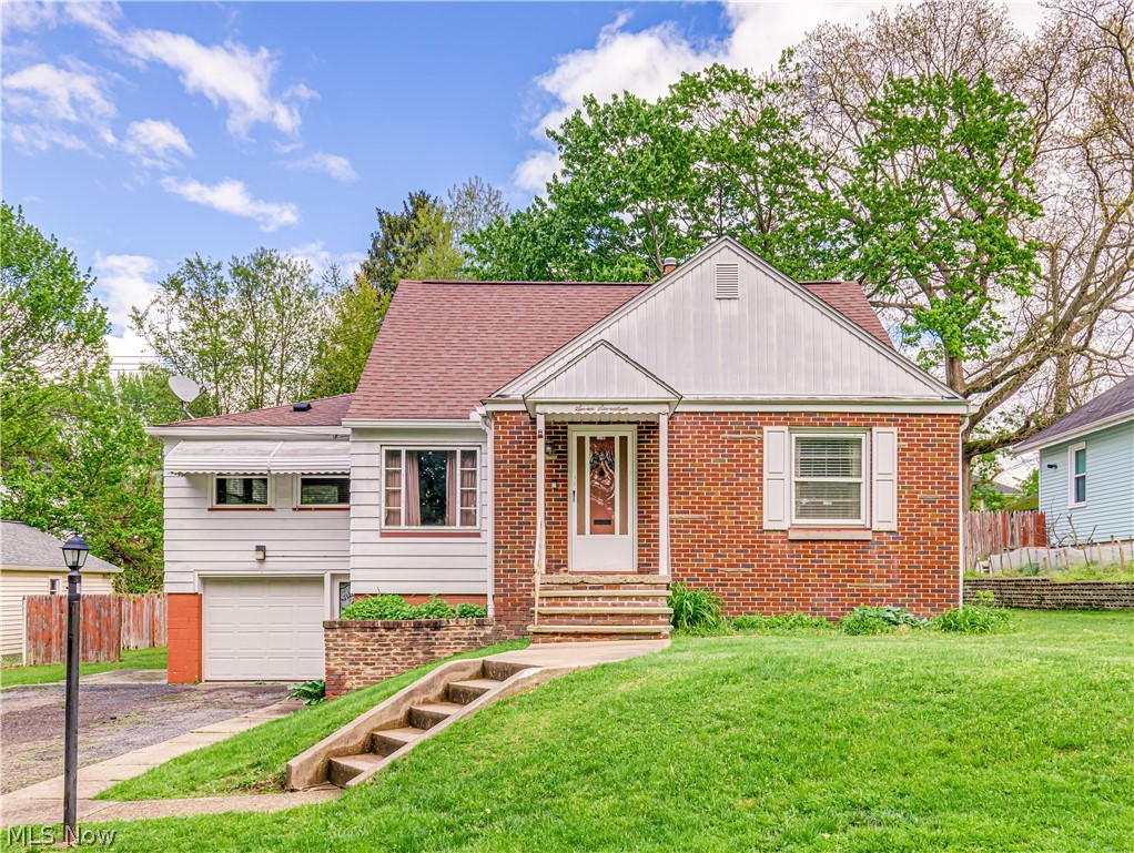 717 Columbia Avenue, Akron, OH
