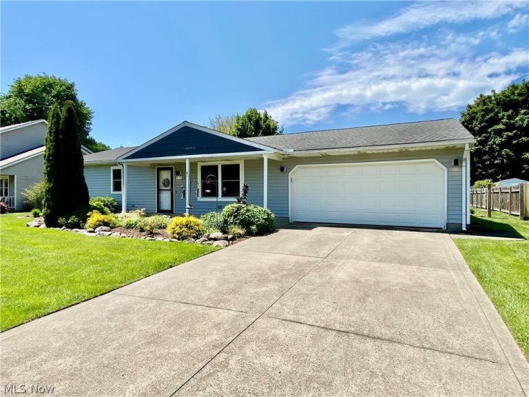 578 FIELDSTONE Drive, Amherst, OH - Photo 2