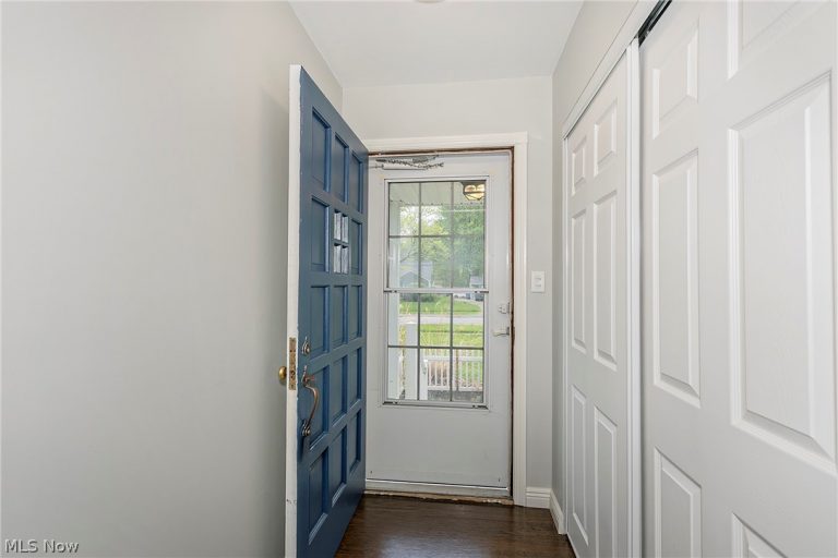 3719 Walter Road, North Olmsted, OH - Photo 3