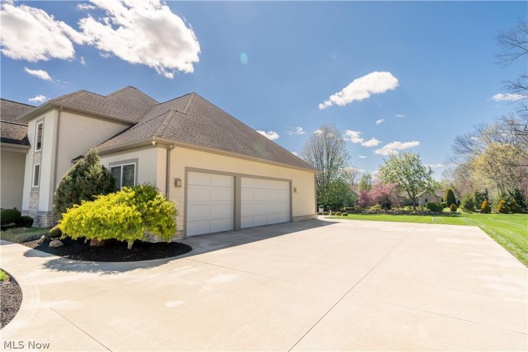 7557 Lutz Avenue, Massillon, OH - Photo 2