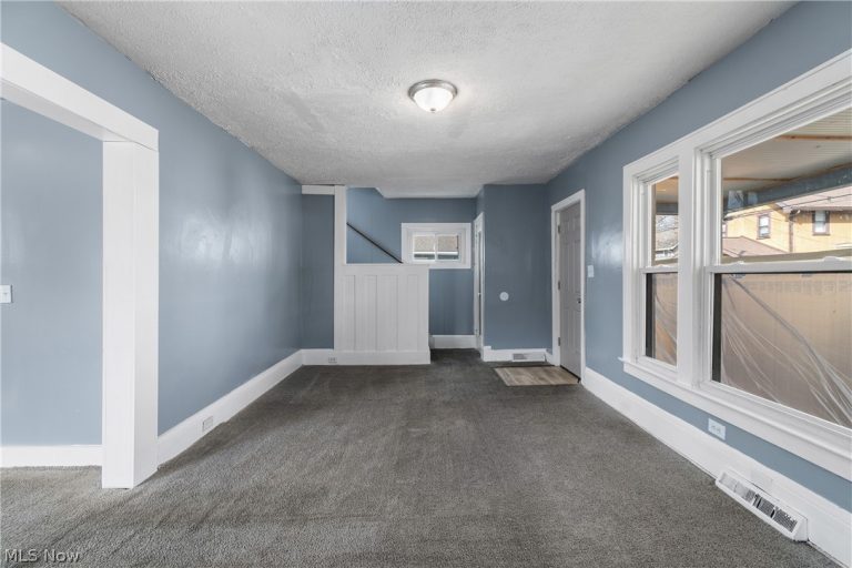 594 Columbia Avenue, Akron, OH - Photo 8