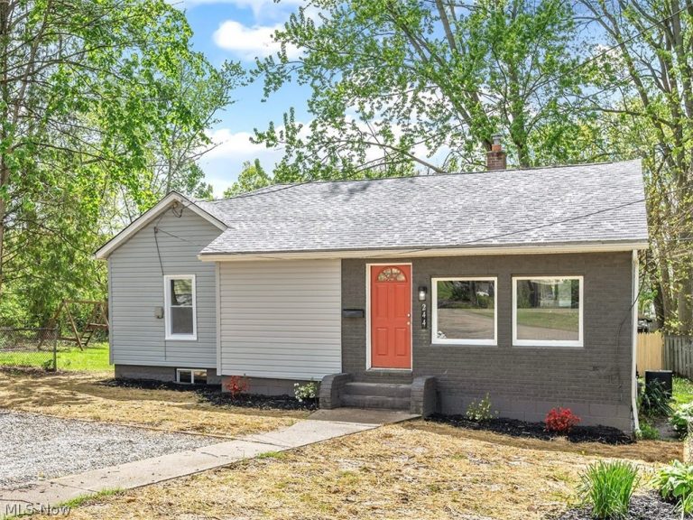 244 Keenan Avenue, Cuyahoga Falls, OH - Photo 2