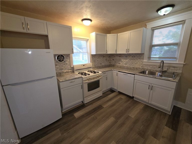 2805 Lexington Avenue, Lorain, OH - Photo 2
