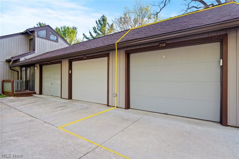 2129 Pinebrook Trail, Cuyahoga Falls, OH - Photo 6