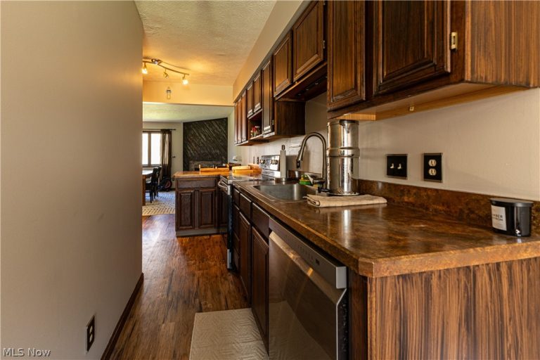 105 Topaz Trail, Cortland, OH - Photo 6