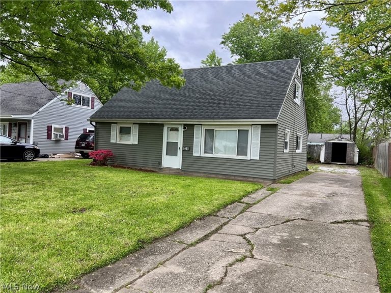 633 Blossom Drive, Lorain, OH - Photo 2