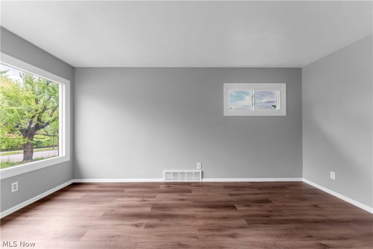 16605 Glenpark Avenue, Cleveland, OH - Photo 5