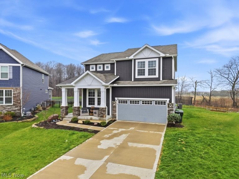 1812 Cobham Lane, Wadsworth, OH - Photo 2