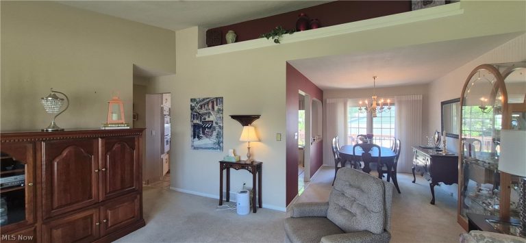 73 Hillsdale Avenue, Seven Hills, OH - Photo 4