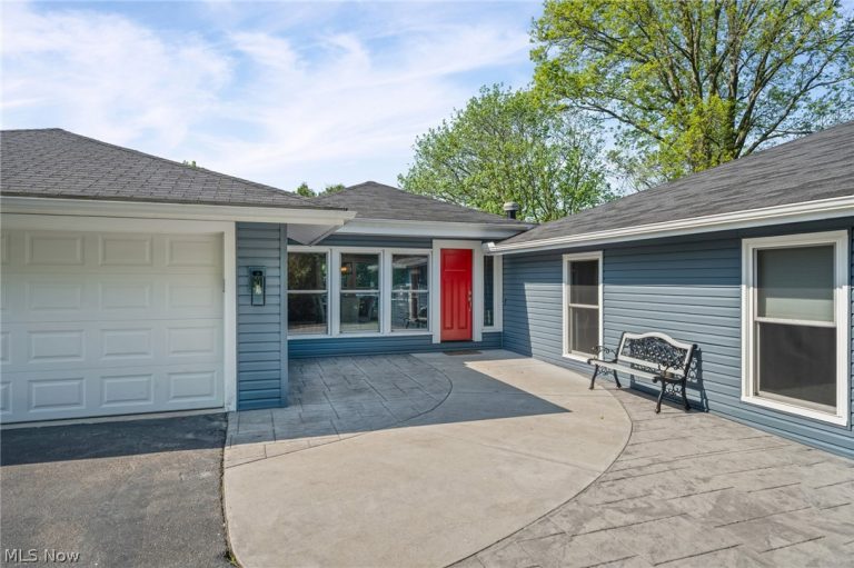 17258 Long Meadow Trail, Chagrin Falls, OH - Photo 2