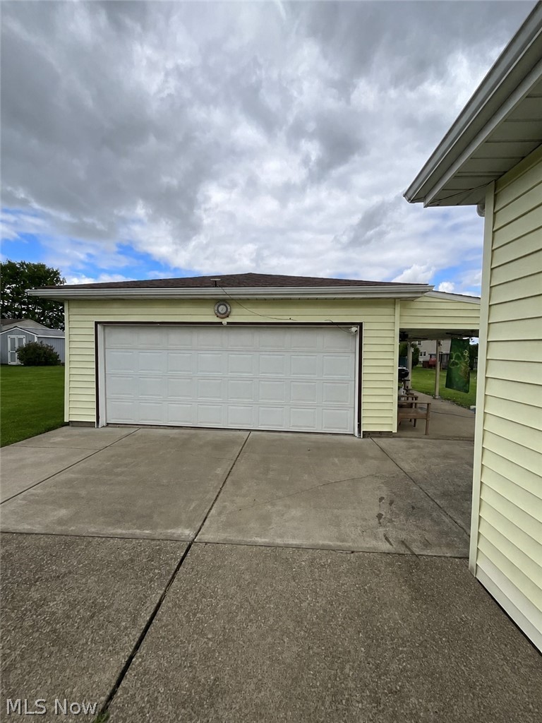 525 Omar Street, Struthers, OH - Photo 2