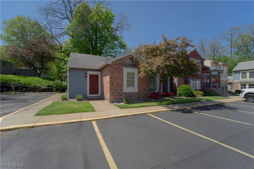 46 Munroe Falls Avenue, Munroe Falls, OH