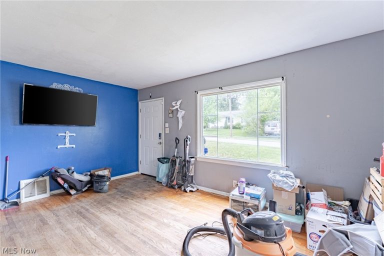 106 Dresden Avenue, Akron, OH - Photo 4