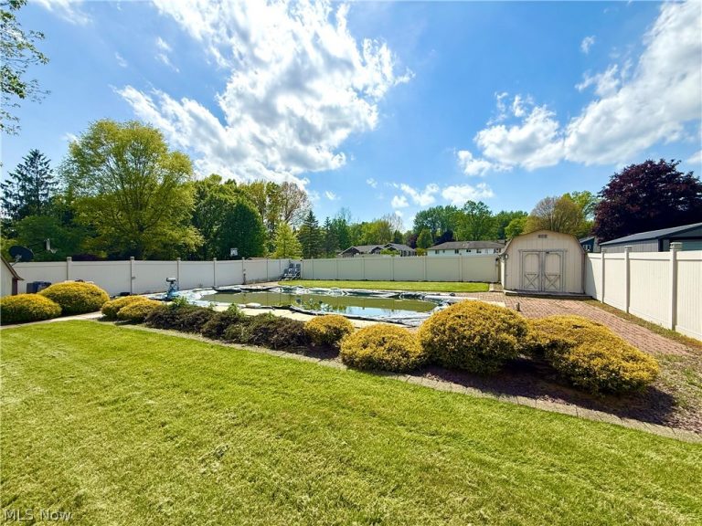 5520 Sharon Drive, Youngstown, OH - Photo 3
