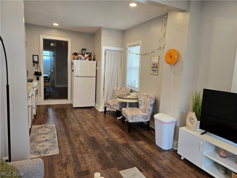 1952 124th Place, Cleveland, OH - Photo 4