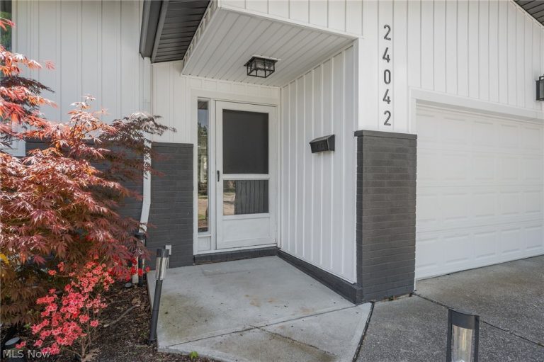 24042 Greenlawn Avenue, Beachwood, OH - Photo 3