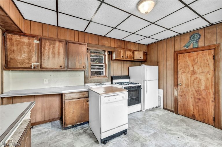 383 Arlington Street, Akron, OH - Photo 8