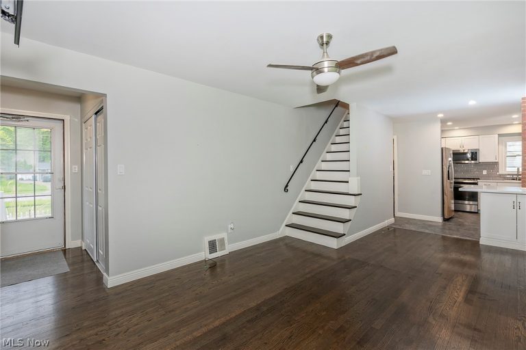 3719 Walter Road, North Olmsted, OH - Photo 5