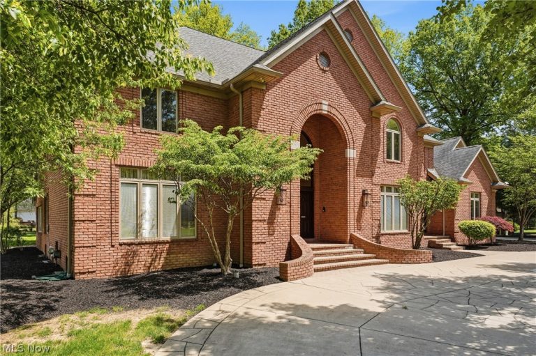822 Park Harbour Drive, Boardman, OH - Photo 2