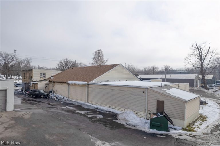 954 Broadway Avenue, Bedford, OH - Photo 8