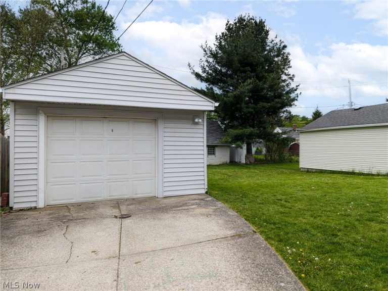 1234 Miner Road, Mayfield Heights, OH - Photo 3