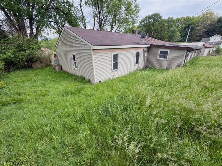 16816 Andrews Avenue, East Liverpool, OH - Photo 2
