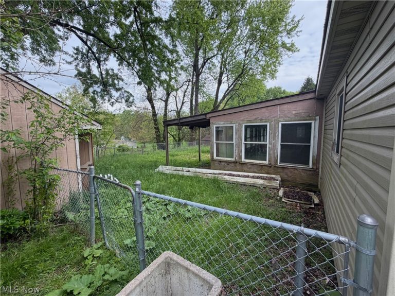 16816 Andrews Avenue, East Liverpool, OH - Photo 3
