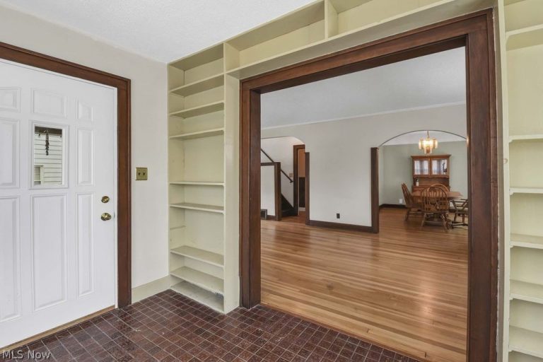 1733 Saratoga Avenue, Cleveland, OH - Photo 8