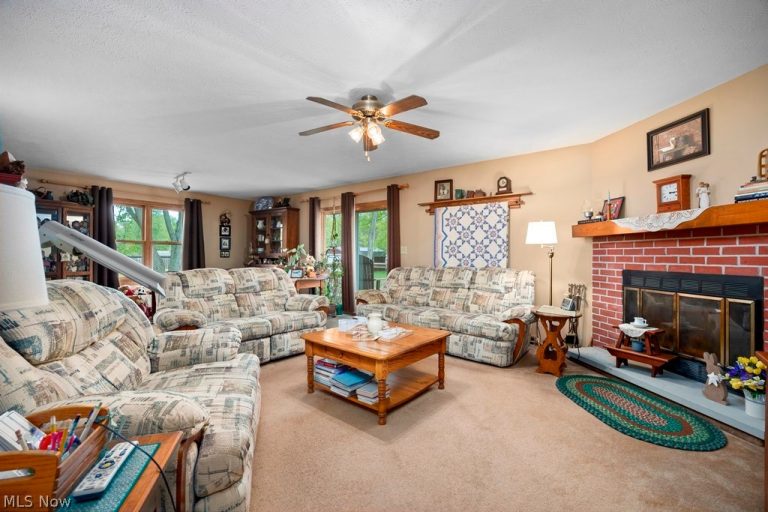 7611 Bronson Road, Olmsted Twp, OH - Photo 6