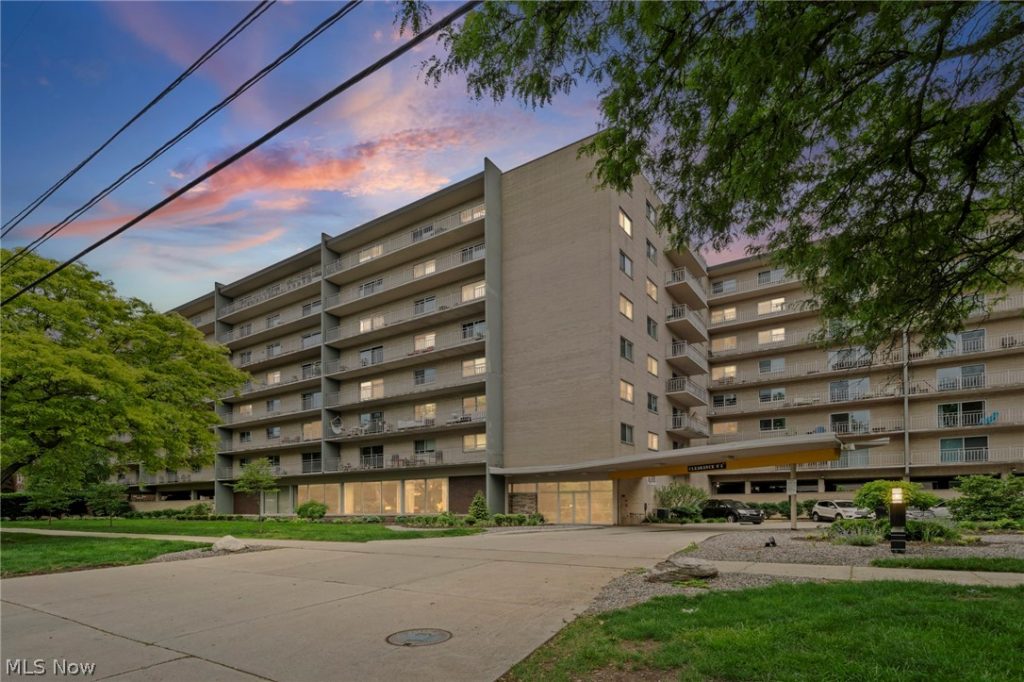 10301 Lake Avenue #325, Cleveland, OH