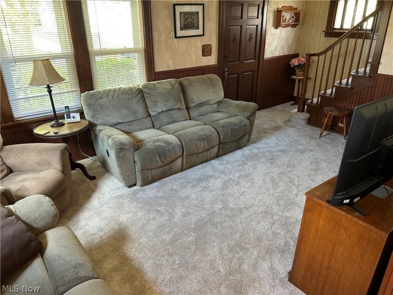 4411 Maplecrest Avenue, Parma, OH - Photo 8