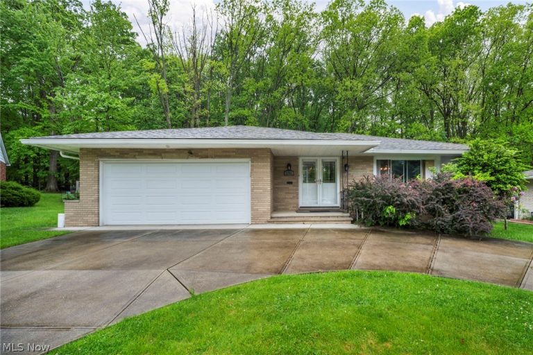 5701 Rousseau Drive, Parma, OH - Photo 2
