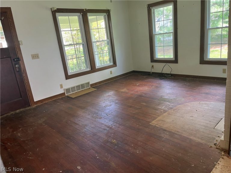 33261 Lake Road, Avon Lake, OH - Photo 6