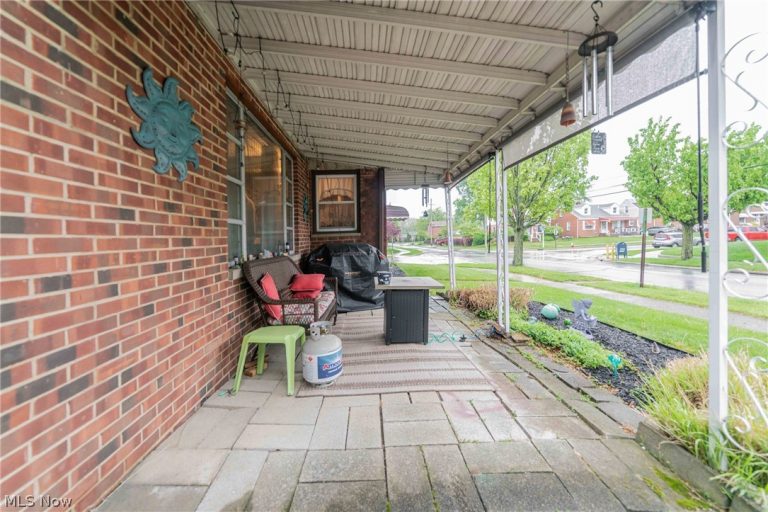 9011 Torrance Avenue, Brooklyn, OH - Photo 5