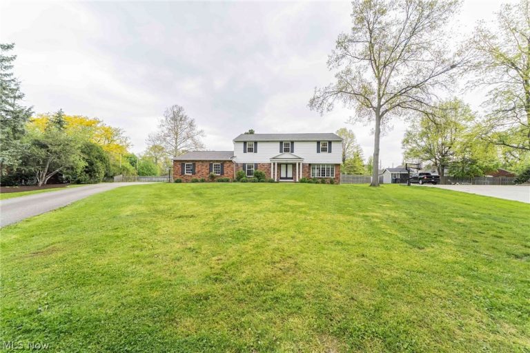 1622 Seven Oaks Drive, Lyndhurst, OH - Photo 3
