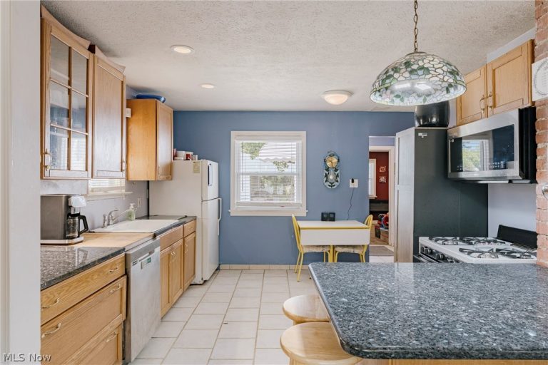 5363 Summit Road, Lyndhurst, OH - Photo 8