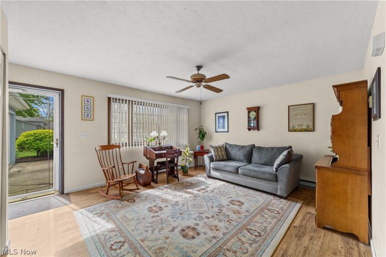 176 Pinewood Drive, Elyria, OH - Photo 5