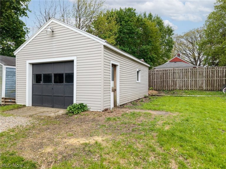 532 Washington Avenue, Barberton, OH - Photo 5
