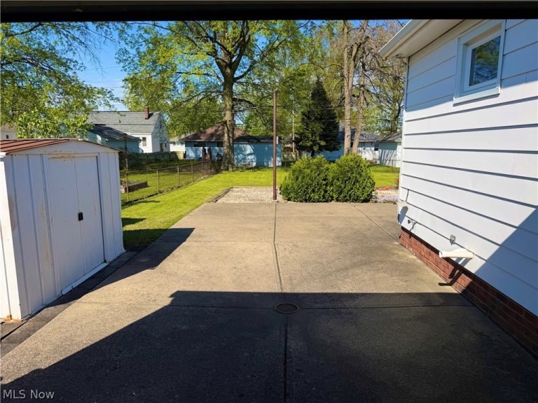 1663 Drenik Drive, Wickliffe, OH - Photo 8