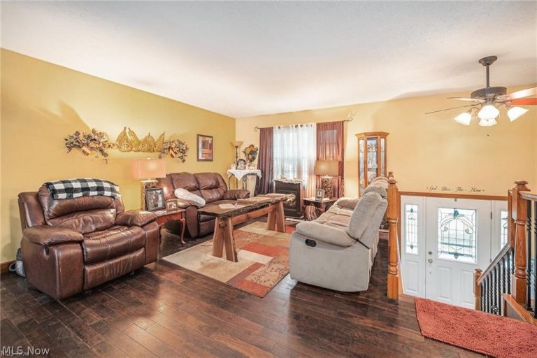 7032 Reed Road, Conneaut, OH - Photo 4