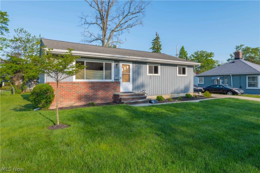 128 Forest Boulevard, Avon Lake, OH