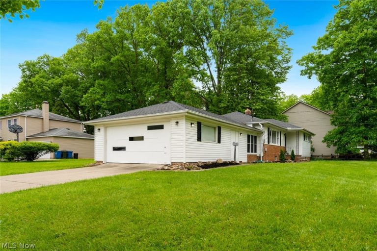 4223 Canterbury Road, North Olmsted, OH - Photo 4
