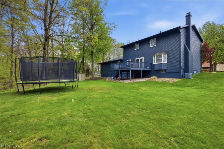505 Sycamore Trail, Cortland, OH - Photo 2