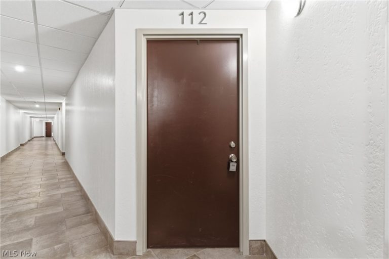 1900 Grove Court #112, Cleveland, OH - Photo 4