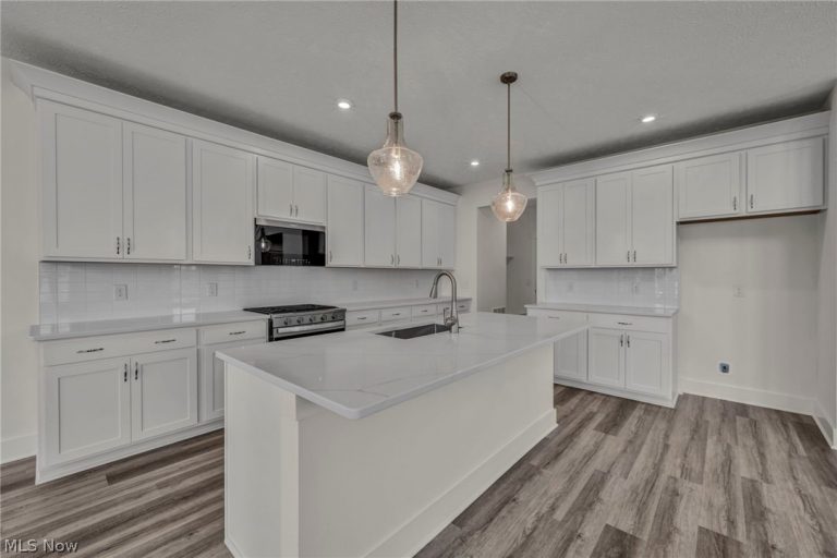 2079 Glenmont Drive, Brunswick, OH - Photo 8