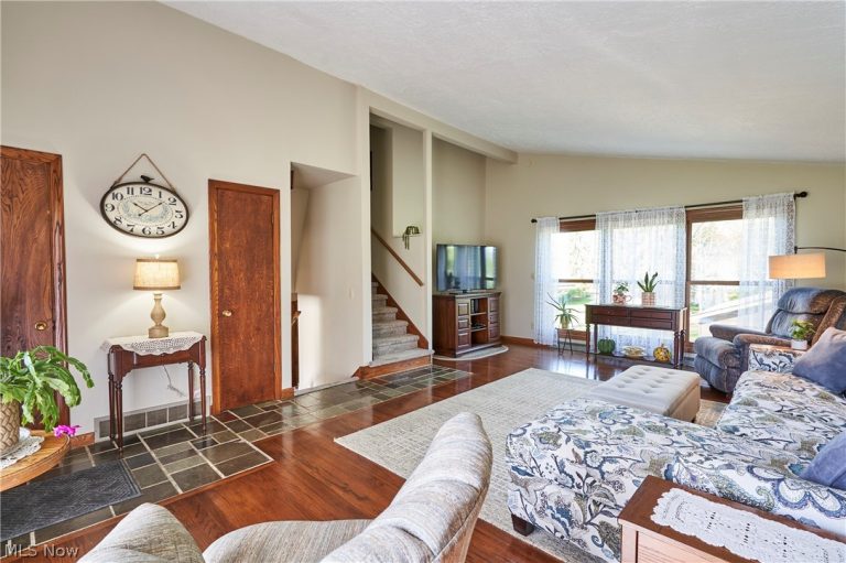 1594 Karl Drive, Copley, OH - Photo 3
