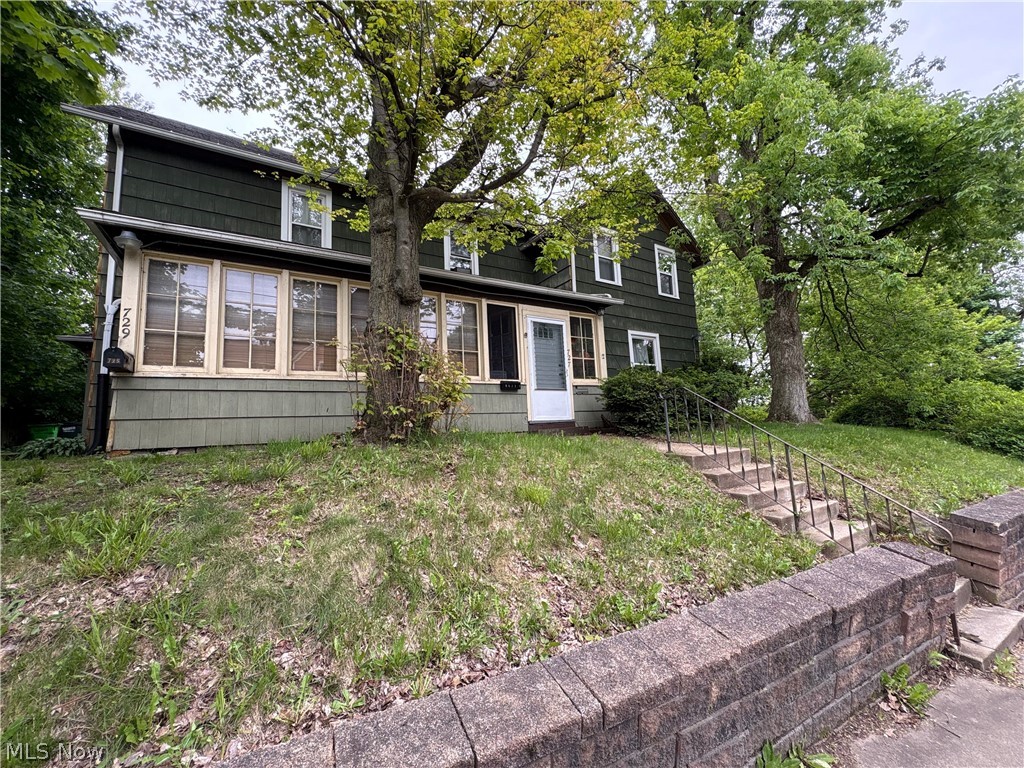 727 Wooster Road, Barberton, OH