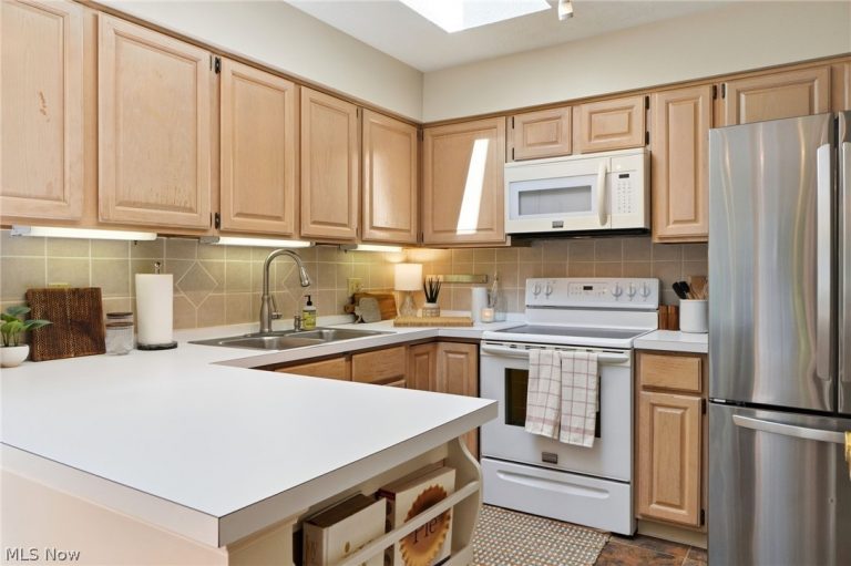 31825 Bayview Drive #126, Avon Lake, OH - Photo 6